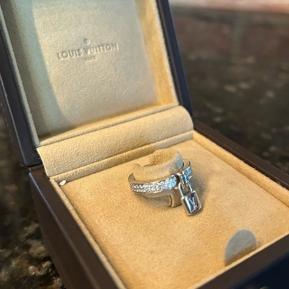 Louis Vuitton Berg Lockit Ring K18Wg Diamond #52 Size 6 - Picture 4 of 11